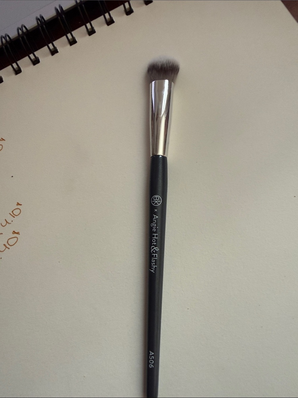 BK Beauty Angie Hot & Flashy A506 Concealer brush